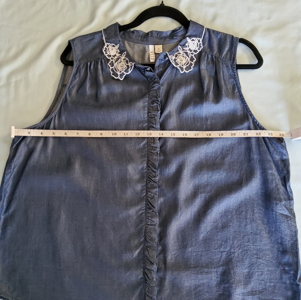 Elle Blue Sleeveless Blouse with White Floral Collar - Picture 3 of 5